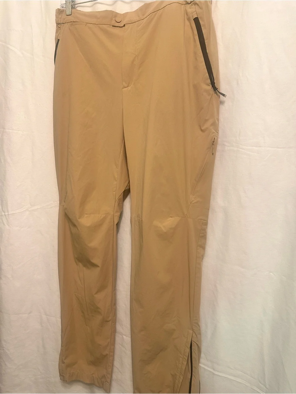 Lacoste Men's Light Brown Hybrid Shorts with Zip Pockets /38/